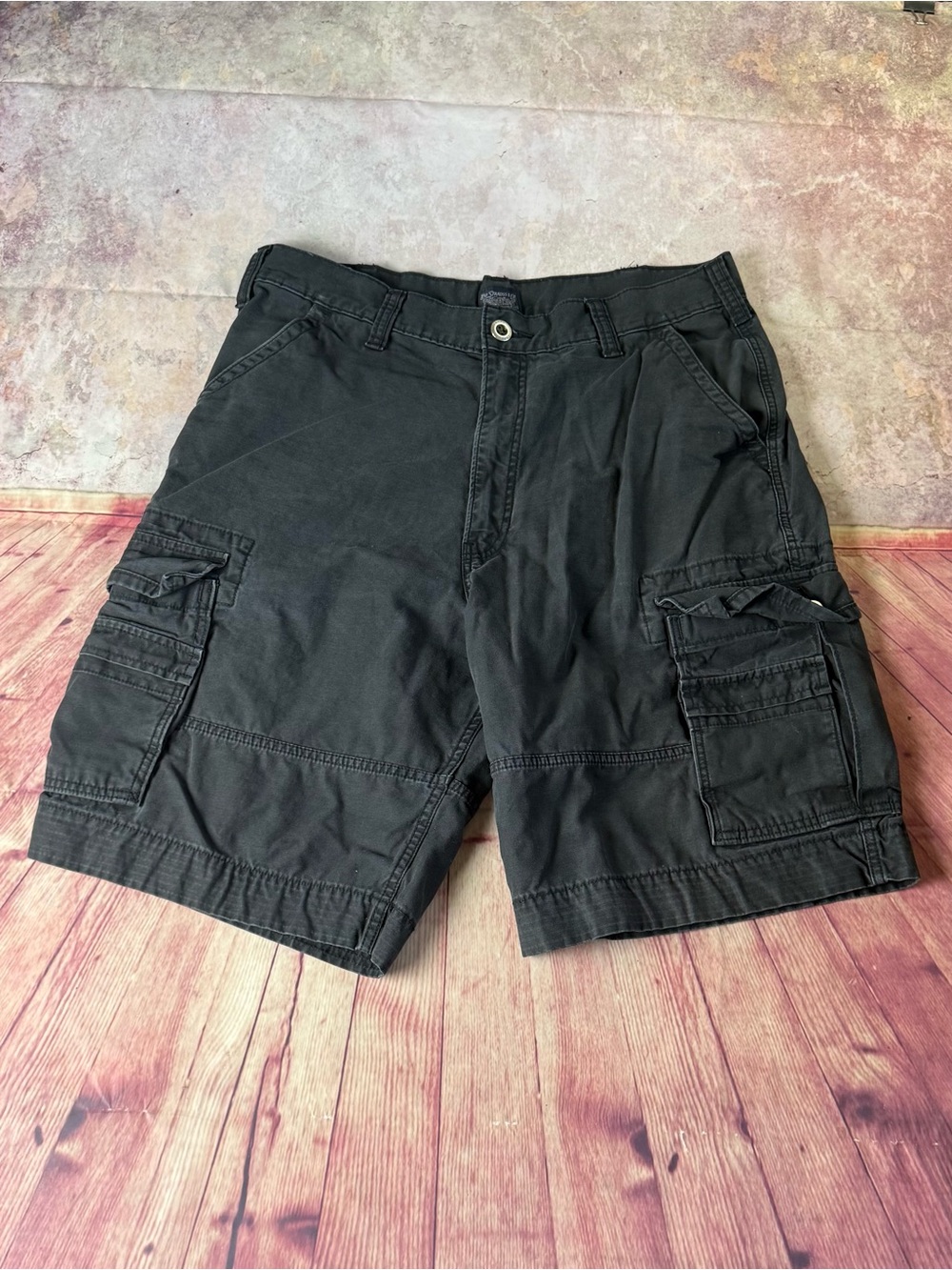 Levi’s Men's Black Cargo Shorts - Classic Utility Style Size 36